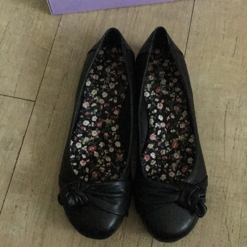 Black flats - Picture 2 of 4